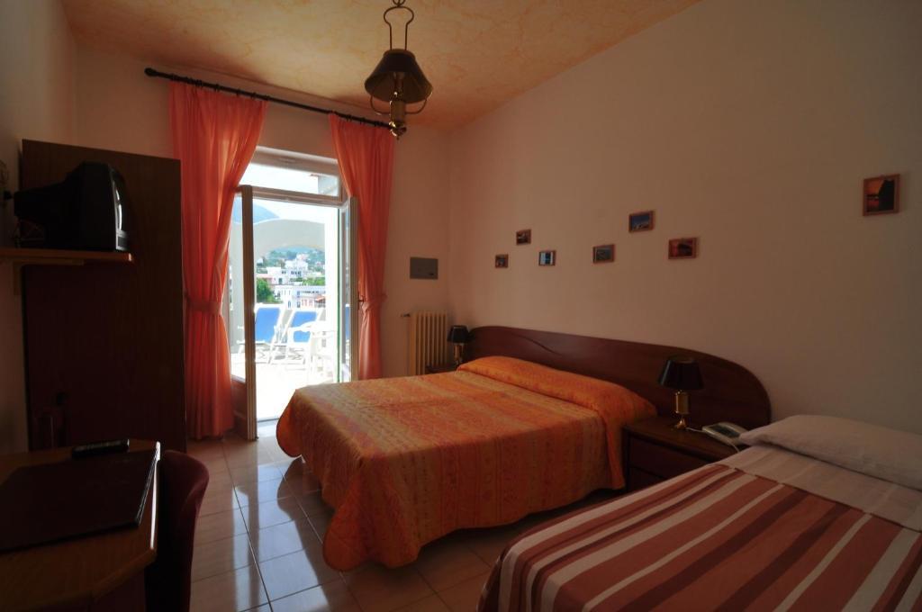 Hotel Terme Rosaleo Casamicciola Terme Habitación foto